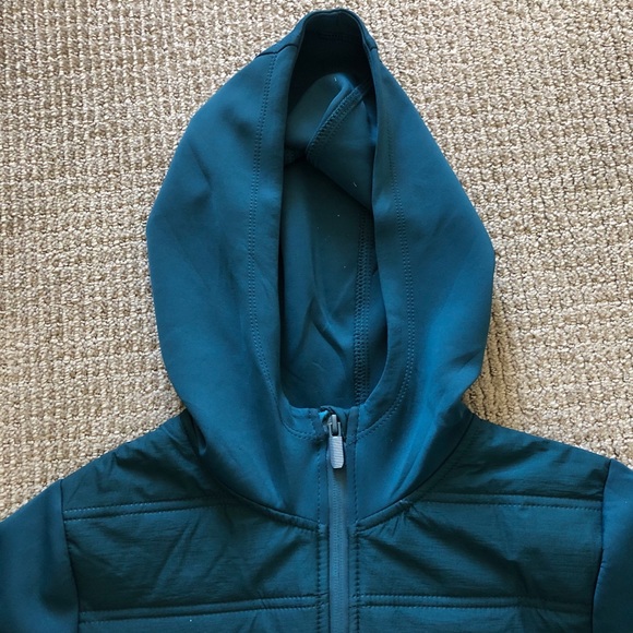 Women's Athletic Quilted Jacket - Picture 6 of 8